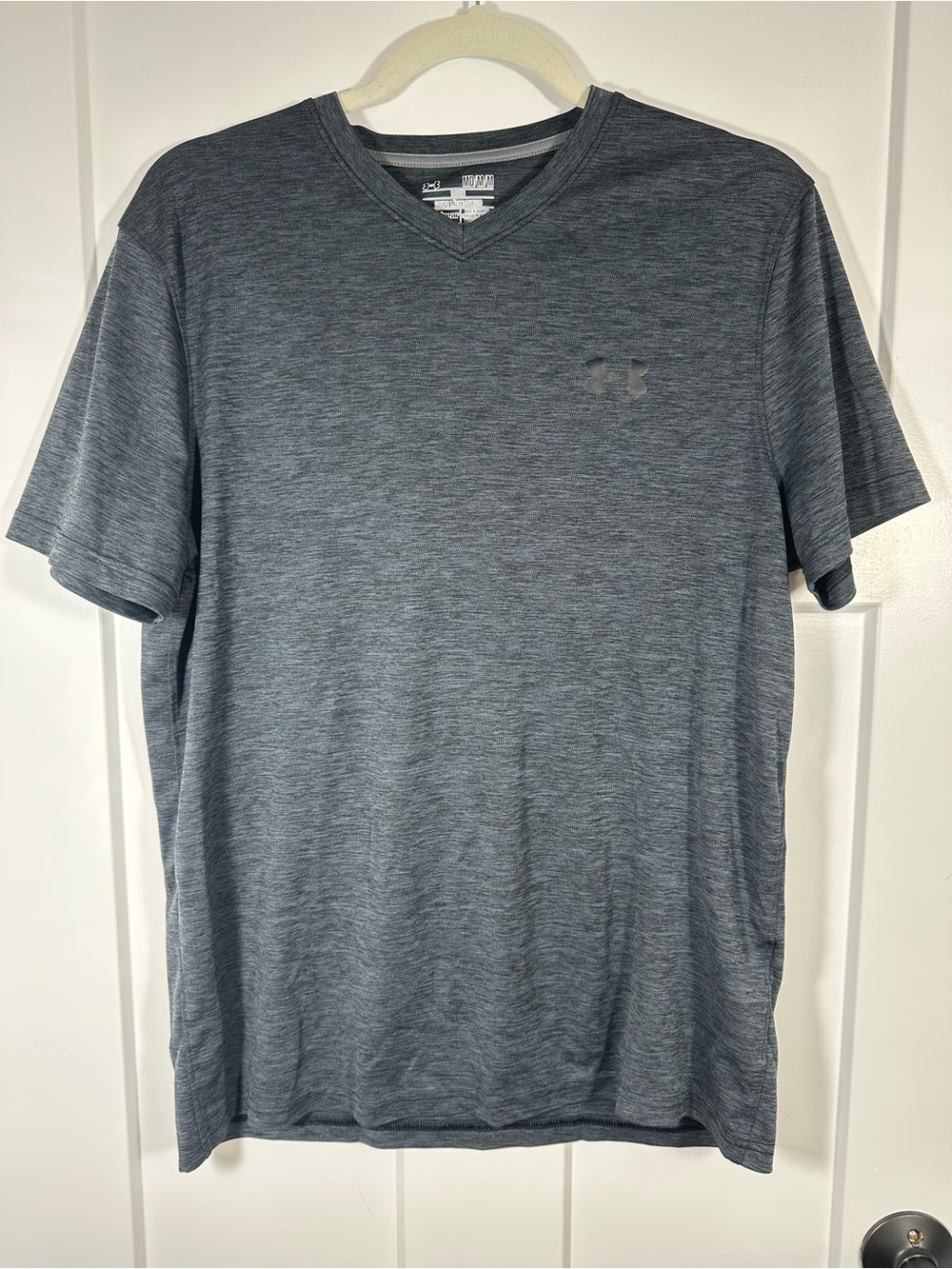 Under Armour Men’s Heather Charcoal V-Neck Performance Tee